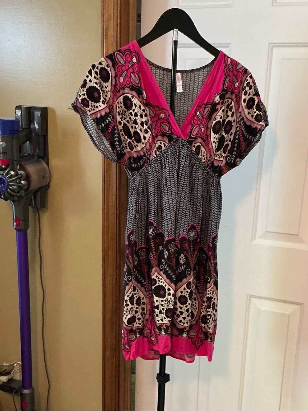 Xhilaration Pink, Black & Cream Patterned V-Neck Dress